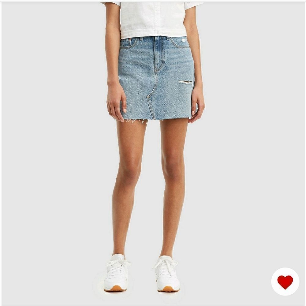 Levi's Women high-rise iconic mini jeans skirt.